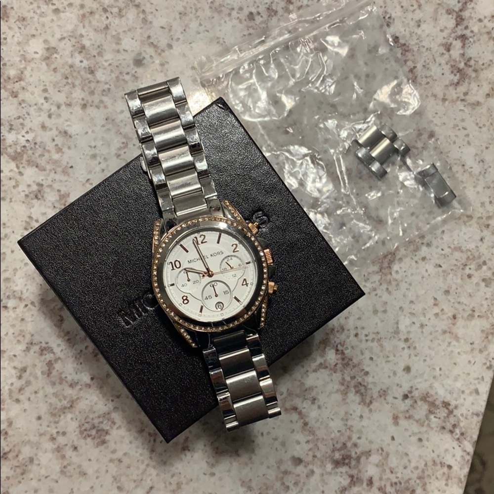 Michael Kors MK 5459. Silver watch with rose gold
